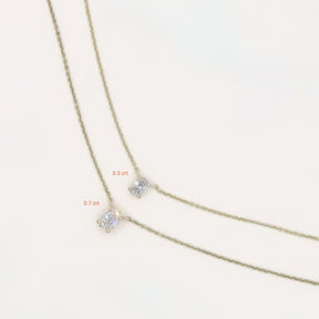 Vergelijking van ovale diamant ketting 0.3 ct in 14 karaat goud om de diamantgrootte te tonen